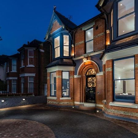 Dream House London With Gym, Cinema And Housekeeper Villa อีลลิง ภายนอก รูปภาพ