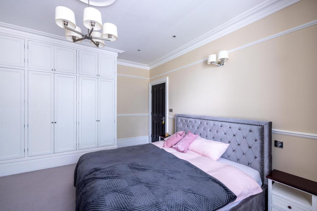 Dream House London With Gym, Cinema And Housekeeper Villa อีลลิง ภายนอก รูปภาพ